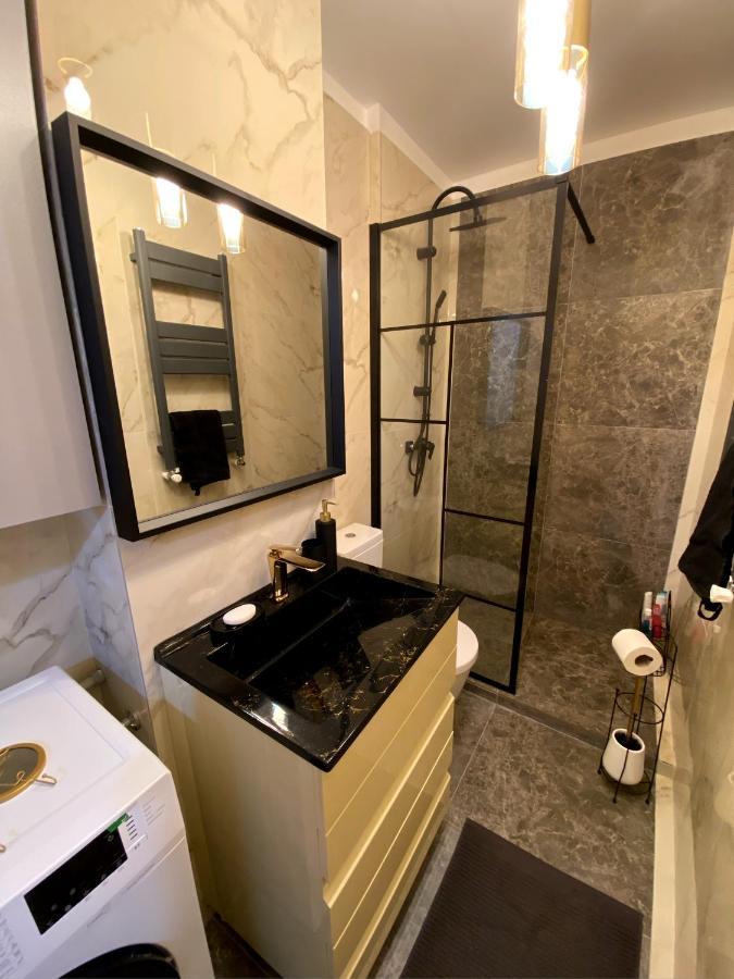 Lovely Studio In The City Center Of Бухарест Экстерьер фото